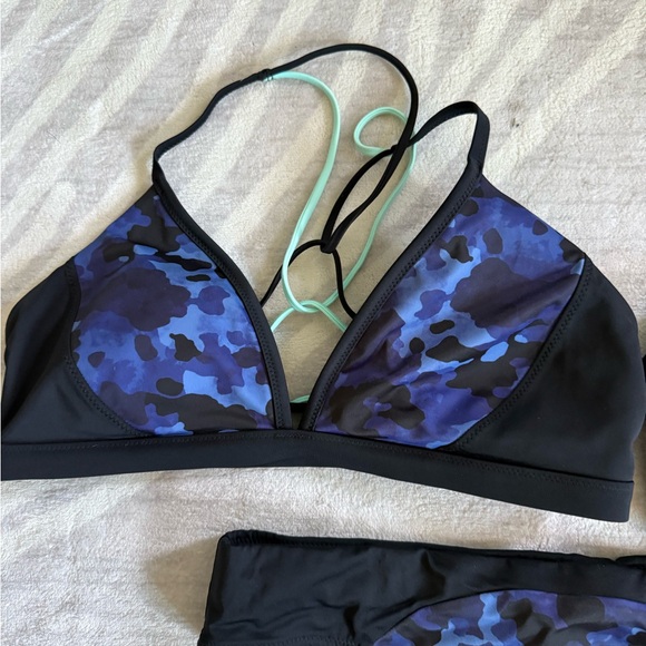 Athleta Freestyle Blue and Black Cloud Camo Dress Blue Bikini Set - 3 pcs Size M - Picture 4 of 14